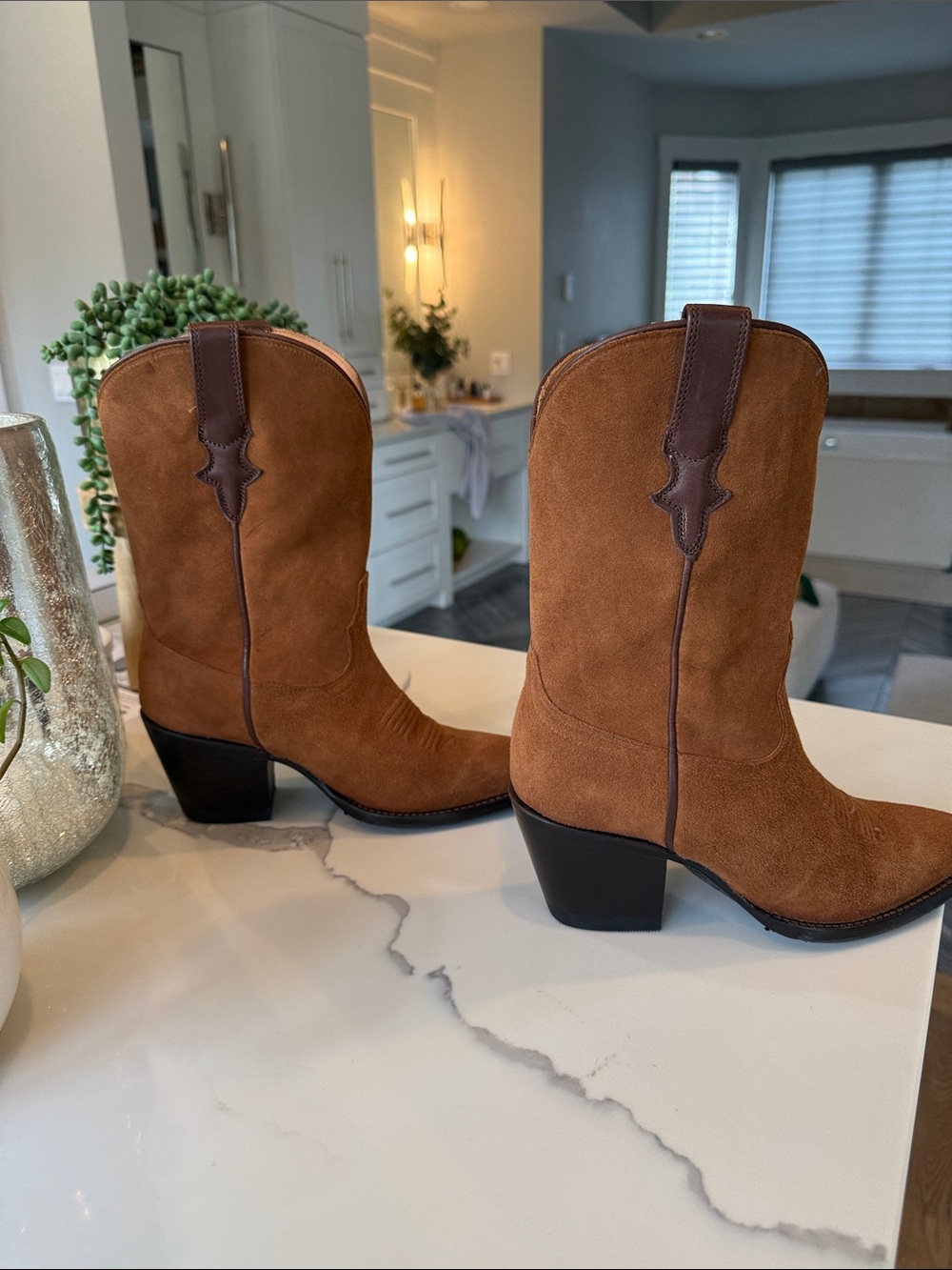 Women’s BRAND NEW never worn Tecovas Suede Western Boots - Classic Cowboy Heel